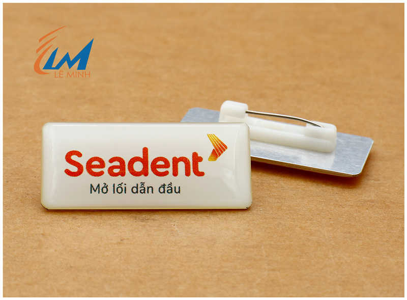 huy hiệu nhôm in uv cắt hình theo yêu cầu