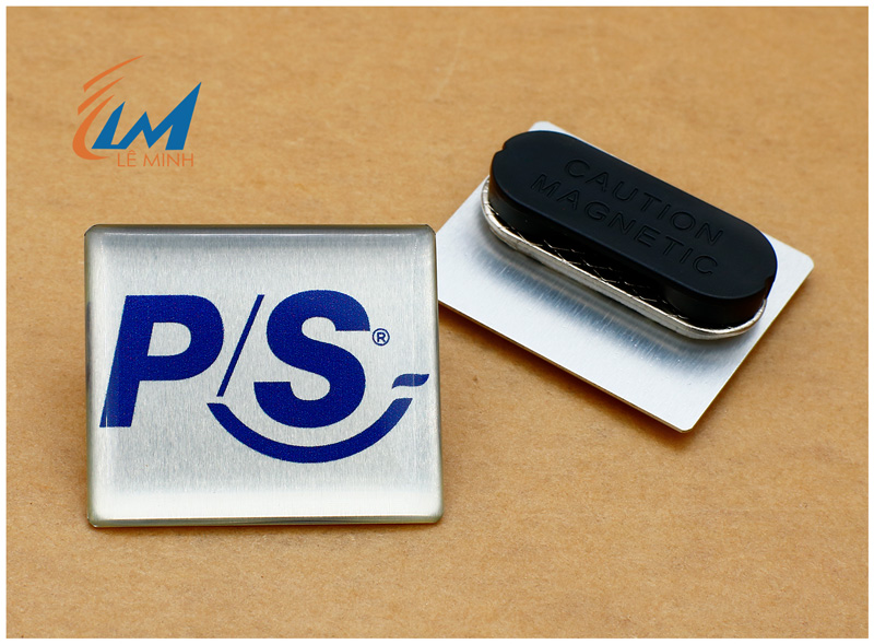 huy hiệu nhôm in uv cắt hình theo yêu cầu