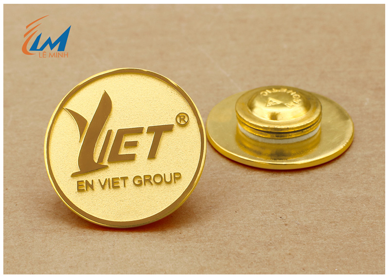 huy hiệu logo đồng đúc khuôn mạ vàng