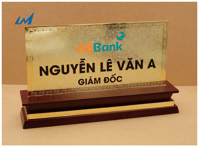 bảng chức danh gỗ đồng dày ăn mòn