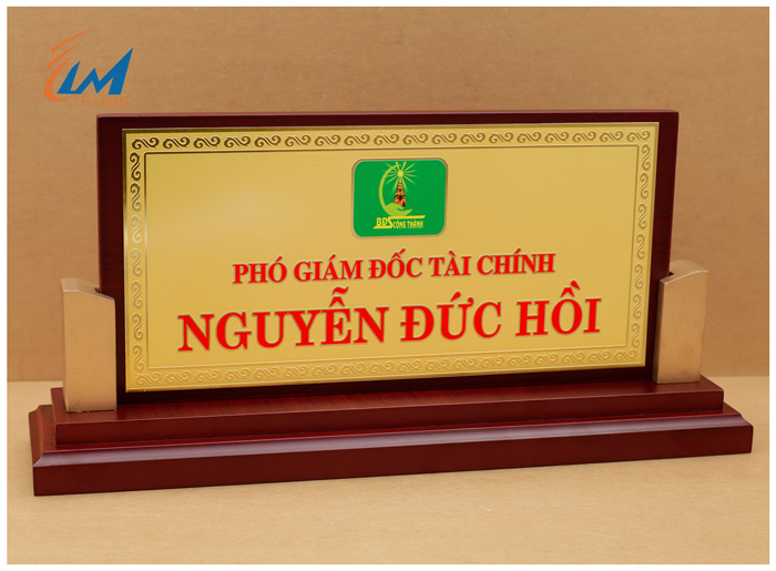 biển chức danh đế trụ cao cấp mặt đồng ăn mòn
