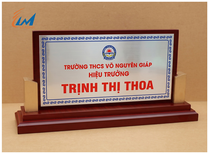 biển chức danh đế trụ cao cấp mặt inox