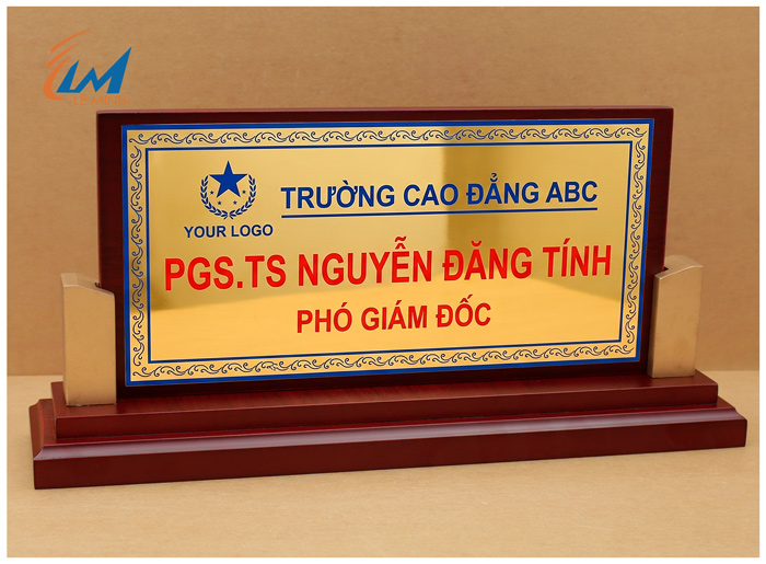 biển chức danh đế trụ cao cấp mặt nhôm