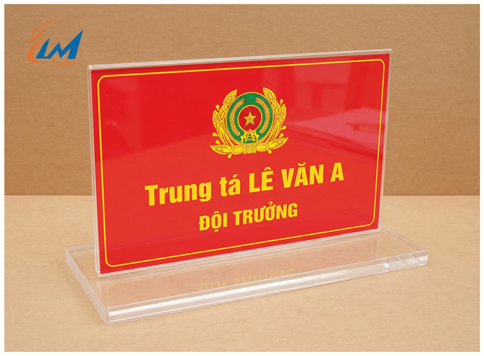 bảng chức danh để bàn bằng mica