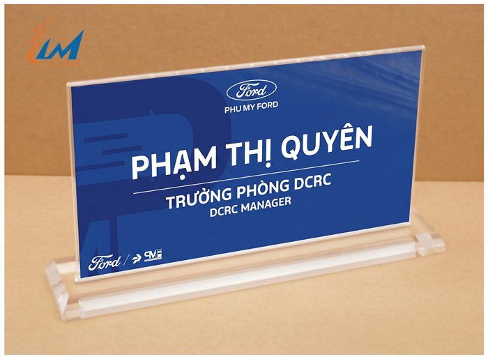 bảng chức danh để bàn bằng mica