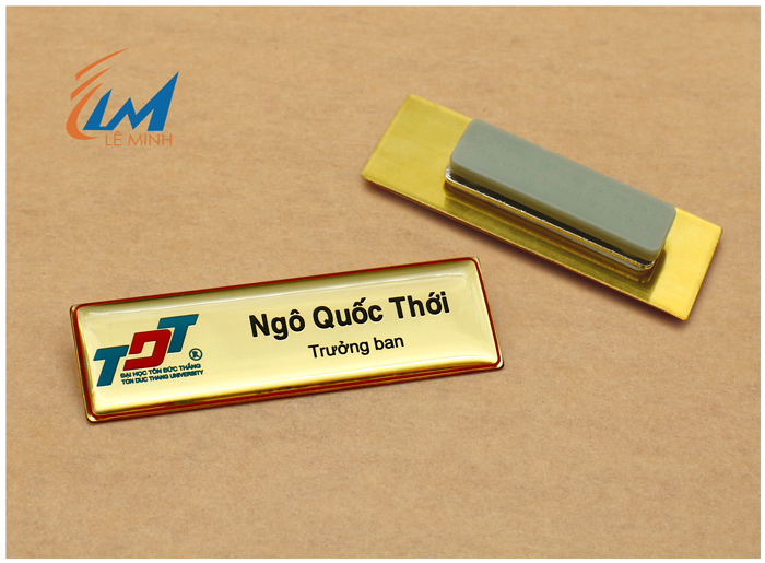 Bảng tên đeo áo ăn mòn Đại học Tôn Đức Thắng