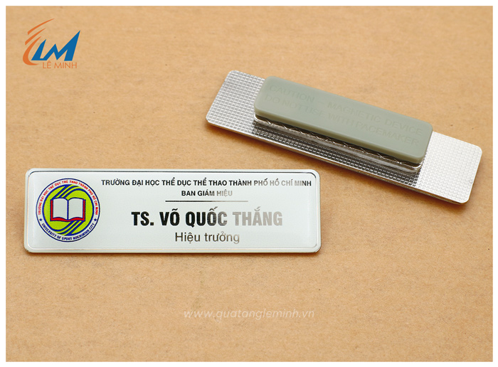 mẫu bảng tên đồng mạ bạc 01