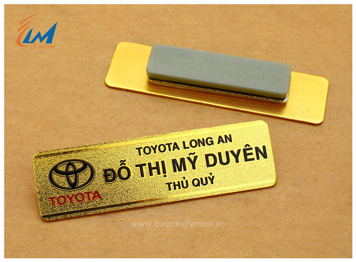 mẫu bảng tên đồng mạ vàng cao cấp 03