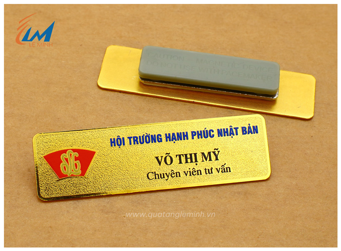mẫu bảng tên đồng mạ bạc cao cấp 04