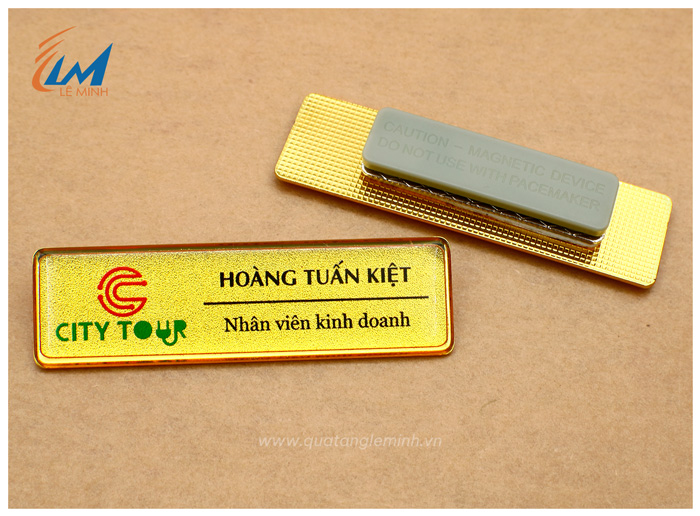 Mẫu bảng tên đồng mạ vàng 03
