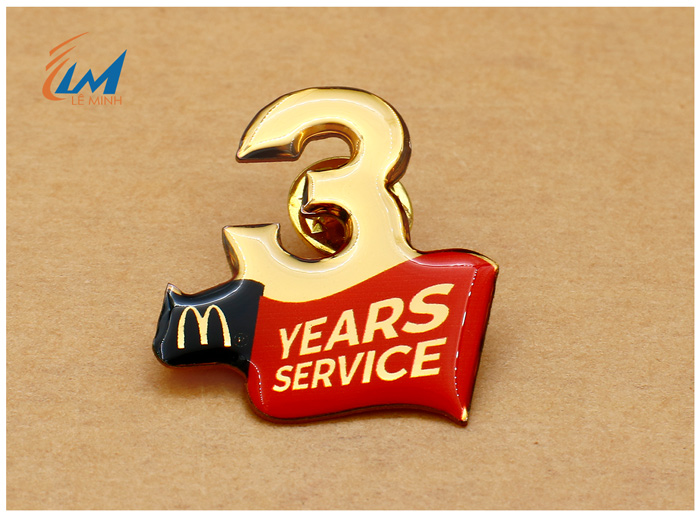 huy hiệu 3 năm macdonald