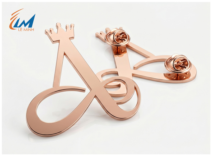 Huy hiệu cắt chữ mạ vàng hồng