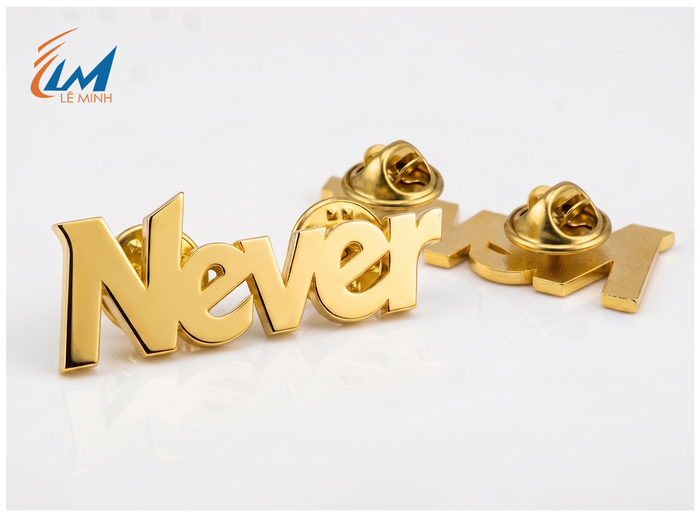 Huy hiệu cắt chữ mạ vàng