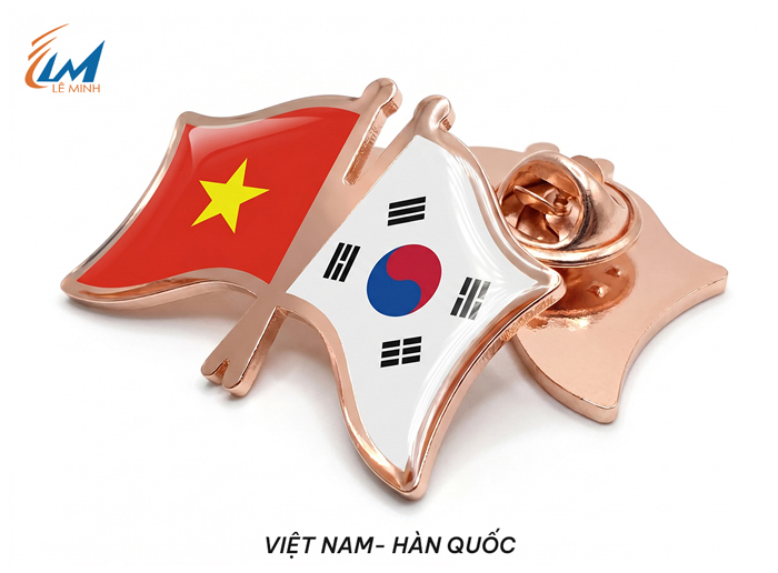 huy hiệu cờ hợp tác Việt - Hàn mạ vàng hồng (rose gold)