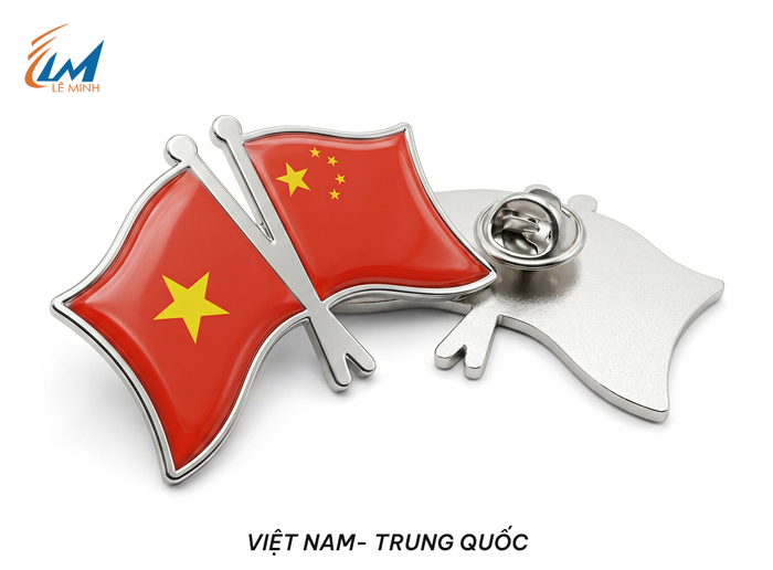 huy hiệu cờ hợp tác Việt - Trung mạ bạc