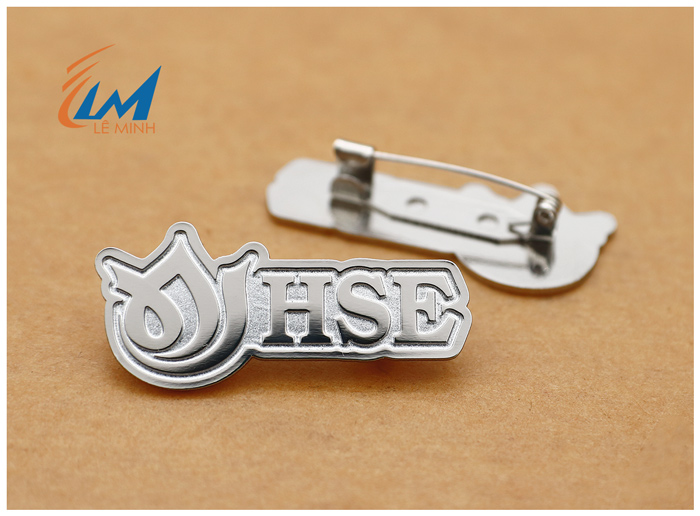 huy hiệu ăn mòn mạ bạc