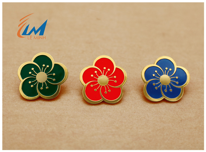 Huy hiệu đồng mạ vàng ăn mòn phủ màu theo yêu cầu