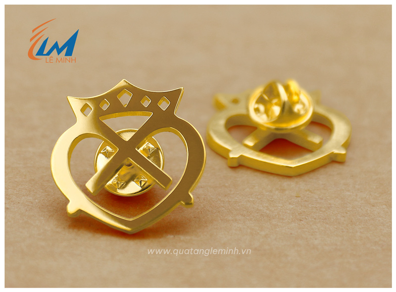 huy hiệu logo mạ vàng đúc khuôn theo yêu cầu