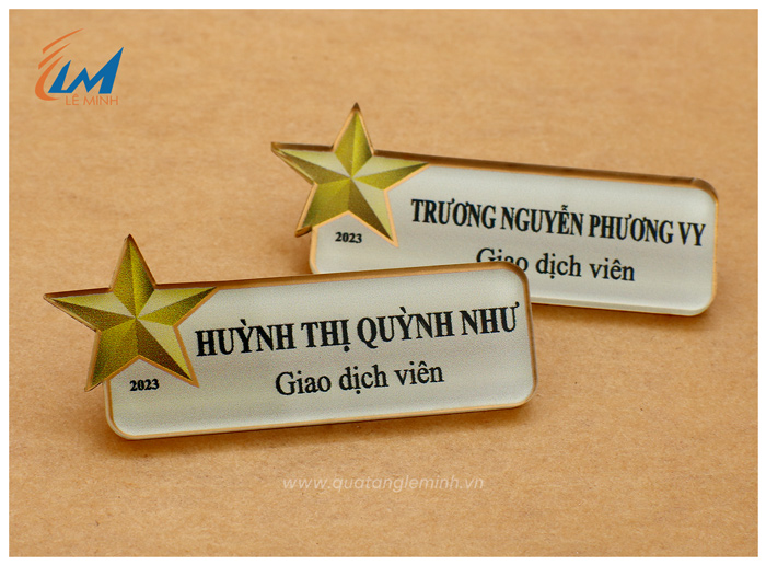 mẫu bảng tên nhân viên mica tùy chỉnh