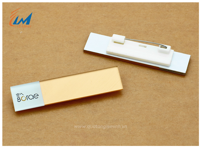 mẫu bảng tên nhân viên mica