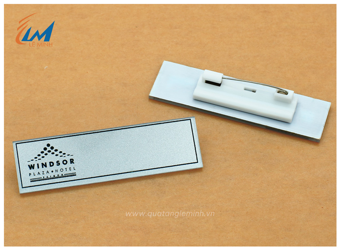 mẫu bảng tên nhân viên mica