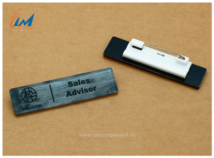 mẫu bảng tên nhân viên mica