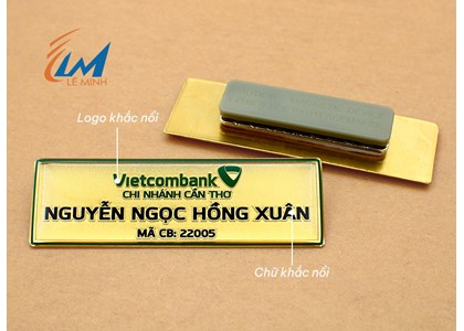 Bảng tên đồng cao cấp mẫu ngân hàng Vietcombank