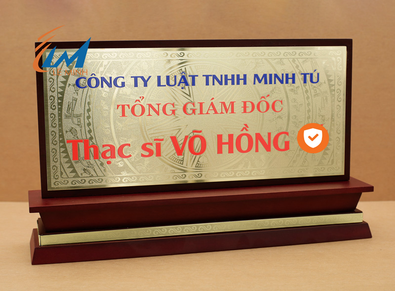 Bảng chức danh nền trống đồng