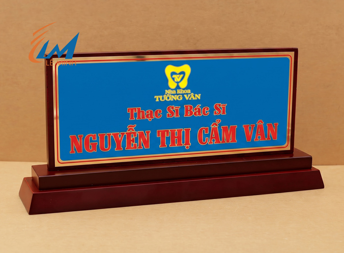 bảng chức danh gỗ nhị cấp