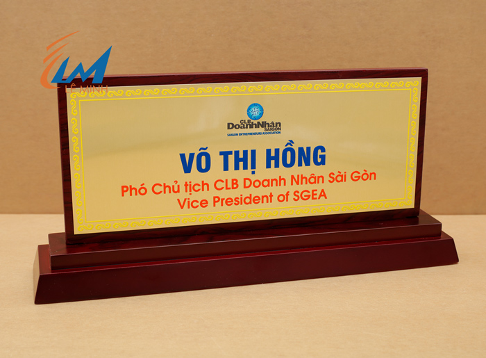 bảng chức danh gỗ nhị cấp