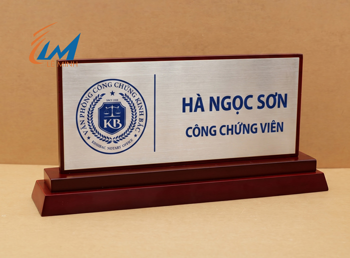 bảng chức danh gỗ nhị cấp