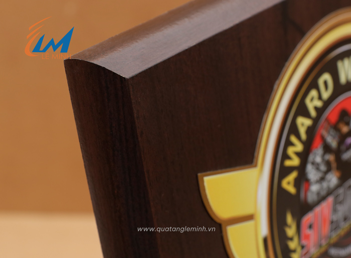 bảng chứng nhận gỗ kim loại cắt theo hình