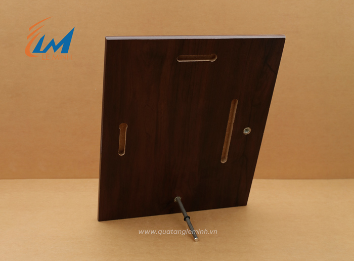 bảng chứng nhận gỗ kim loại cắt theo hình