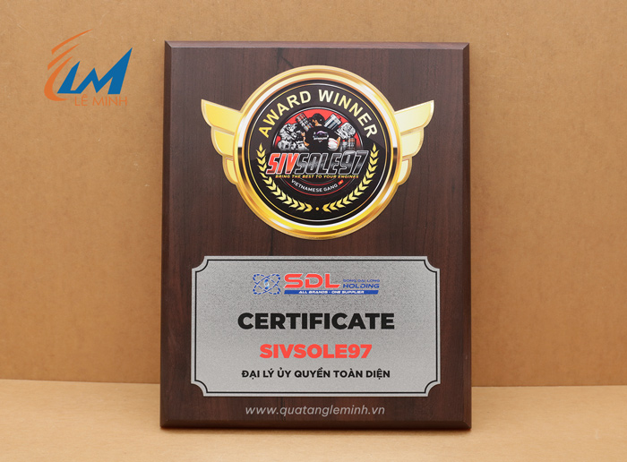 Bảng chứng nhận gỗ kim loại cắt theo hình