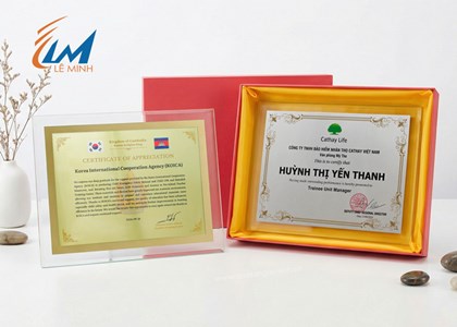 Bảng vinh danh pha lê