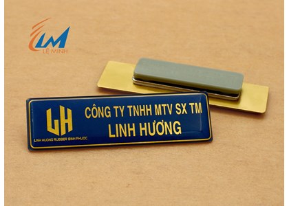 Bảng tên đeo áo nhân viên bằng đồng