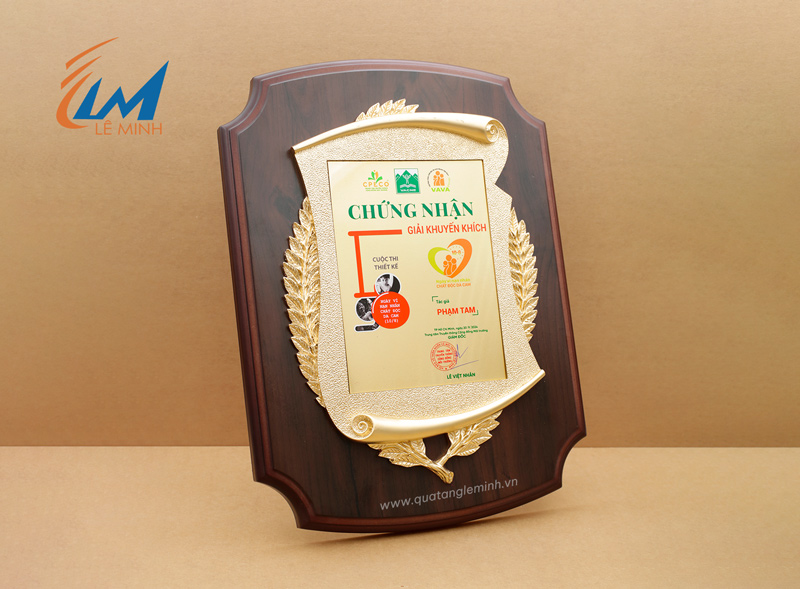 kỷ niệm chương gỗ đồng mẫu đứng