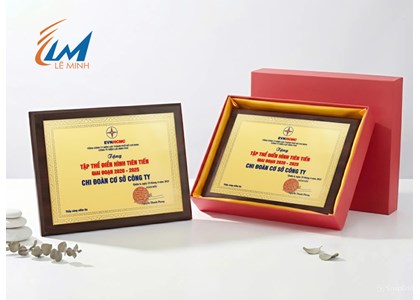 Làm bảng vinh danh gỗ đồng