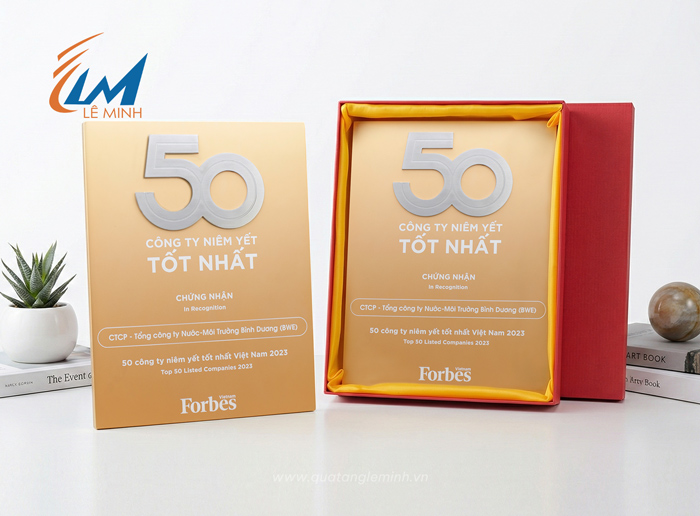 Bảng vinh danh kim loại