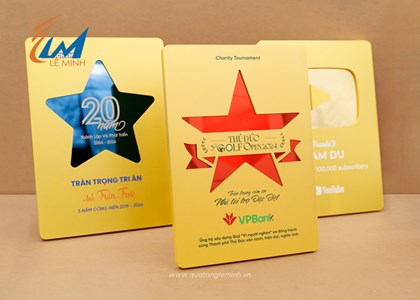 Bảng vinh danh nút bạc - vàng youtube bằng mica