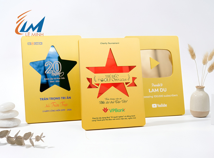 Bảng vinh danh nút bạc - vàng youtube bằng mica