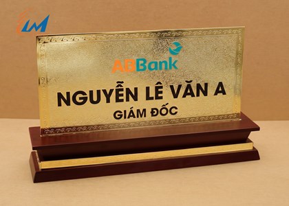 bảng chức danh gỗ đồng dày ăn mòn