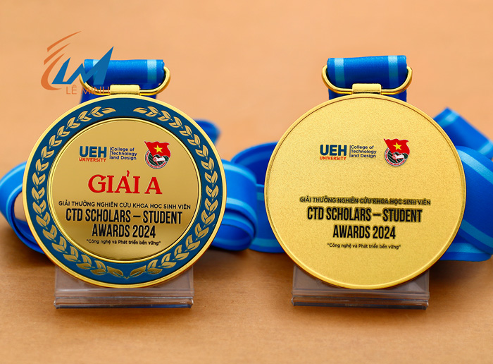 Huy chương khen thưởng thành tích - Mẫu trường UEH