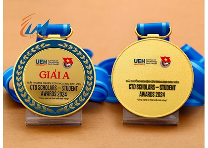 Huy chương khen thưởng thành tích - Mẫu trường UEH