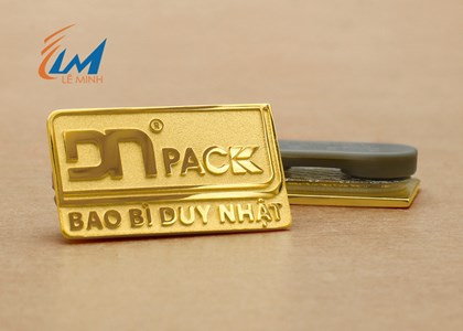 Huy hiệu cài áo mạ vàng Bao bì Duy Nhật