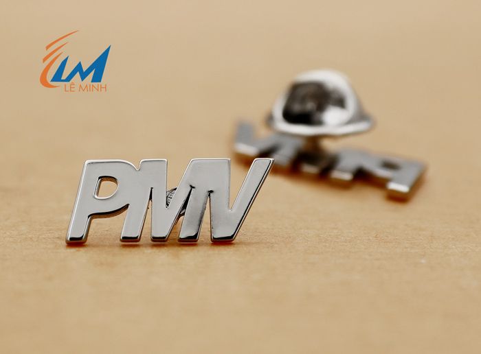 Huy hiệu đồng cắt theo chữ mạ bạc