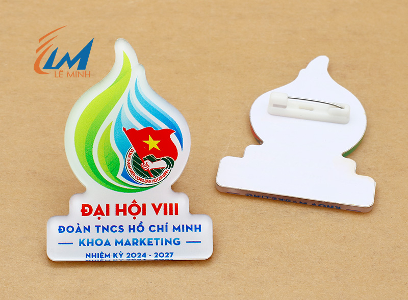 Huy hiệu cắt theo logo bằng mica