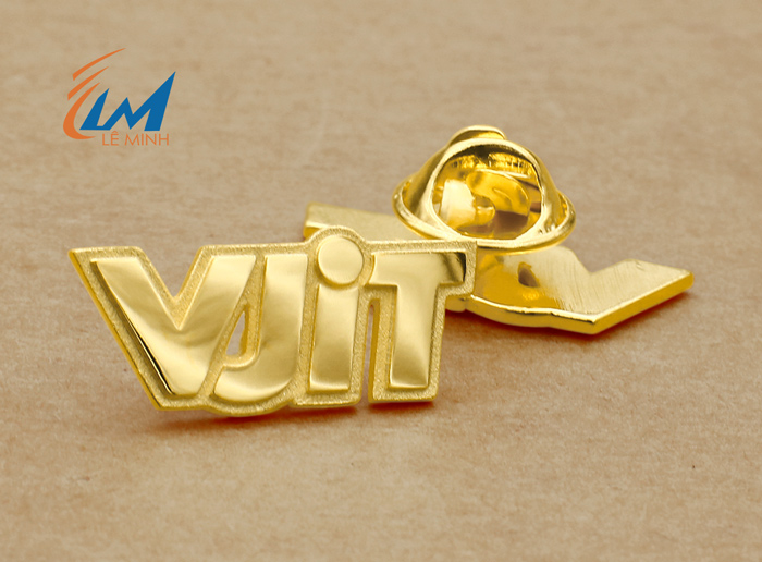 làm huy hiệu logo đúc mạ vàng cao cấp