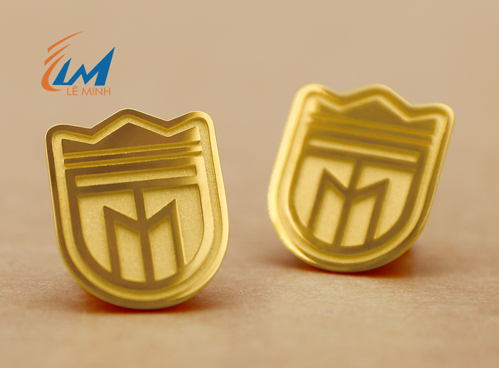 làm huy hiệu logo đúc mạ vàng cao cấp