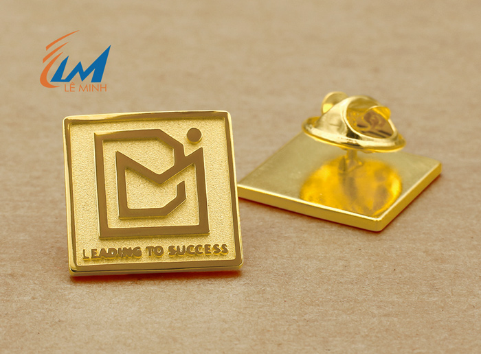 làm huy hiệu logo đúc mạ vàng cao cấp